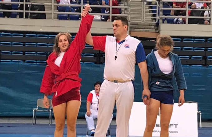 María Bronce en Atenas