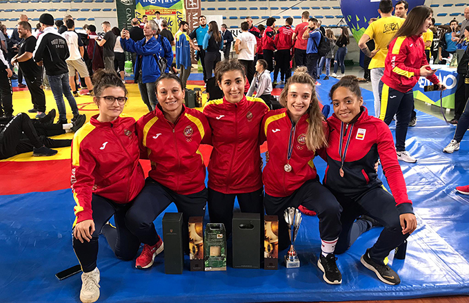 María y Viki Medallistas en Italia