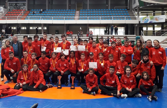 17 Medallas Cto. España ESCOLAR LLOO