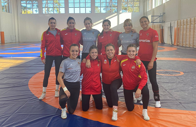Concentración Lucha Femenina en Budapest